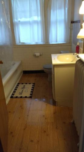 Non-Smokers Only Private Room 5 with Kitchen Best Price for 1 Long-Term Guest in Saint Louis, USA