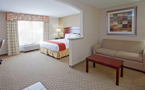 Holiday Inn Express & Suites College Station by IHG in College Station, USA