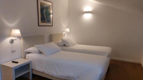 Double or Twin Room image 6