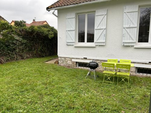 Градина, petite maison avec jardin dans banlieue de Paris in Cormeilles-en-Parisis