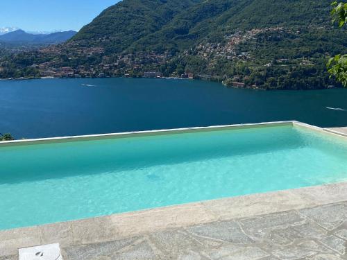 Como Lake astonishing view from Pool