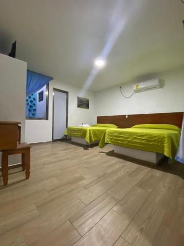 2 double beds