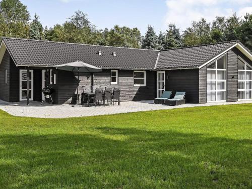  8 person holiday home in Oksb l, Pension in Oksbøl