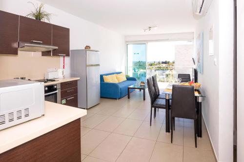 SHARON - Coralli Beachfront Apartment, Protaras (foto 6)