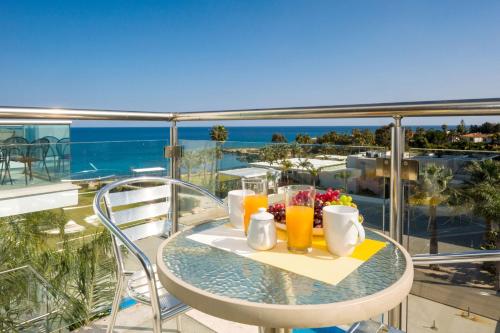 SHARON - Coralli Beachfront Apartment, Protaras (foto 7)