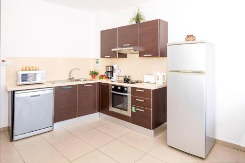 SHARON - Coralli Beachfront Apartment, Protaras (foto 8)