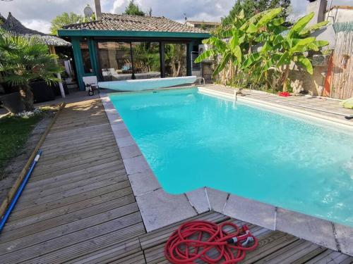 Demeure pierre secteur St Emilion 9 couchages piscine chauffée et jacuzzi 6p