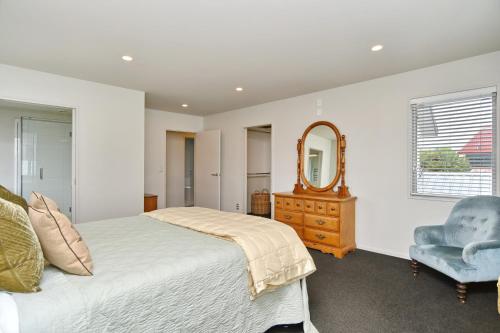 Jeffreys Road - Christchurch Holiday Homes - image 4