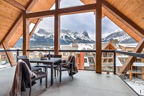 Apartment with Mountain View