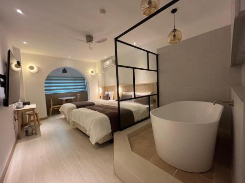 Oceanside Tourist Hotel