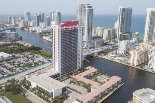 Estudio- Beach Walk Resort in Hallandale Beach, USA