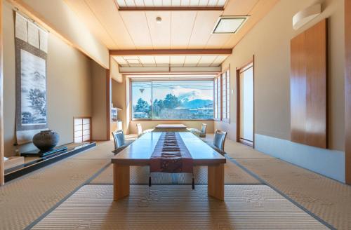 Mt. Fuji View Onsen Ooike Hotel in Fujikawaguchiko