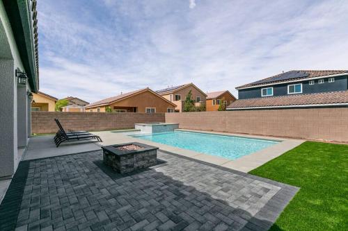 6 bedroom mansion w/ amazing backyard pool!, Las Vegas (photo 6)