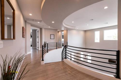 6 bedroom mansion w/ amazing backyard pool!, Las Vegas (photo 8)