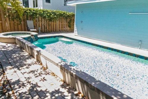 Swimming pool, Grande Canal - Captivating 3 bedroom retreat in Boca Grande