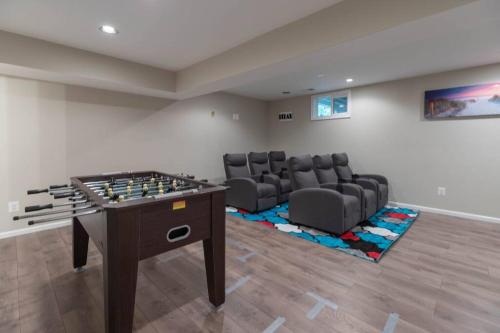 Stunning Vacation Home /Private Theatre/Fire pit