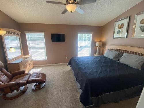 3 Bedroom Villa with Poolside Cinema and Games Room Close to theme Parks sleeps 6 plus 2 - image 10