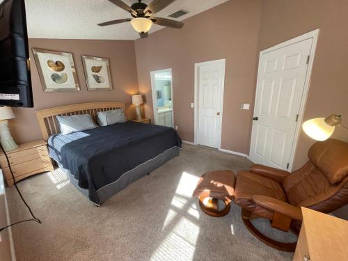 3 Bedroom Villa with Poolside Cinema and Games Room Close to theme Parks sleeps 6 plus 2 - image 6