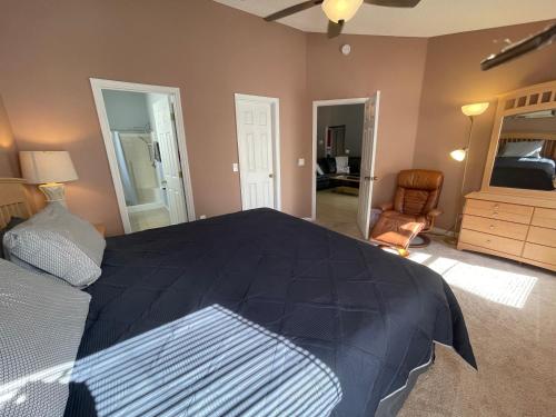 3 Bedroom Villa with Poolside Cinema and Games Room Close to theme Parks sleeps 6 plus 2 - image 11