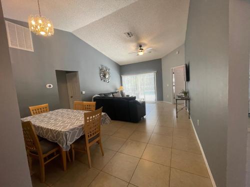 3 Bedroom Villa with Poolside Cinema and Games Room Close to theme Parks sleeps 6 plus 2 detail