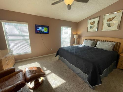 3 Bedroom Villa with Poolside Cinema and Games Room Close to theme Parks sleeps 6 plus 2 - image 8