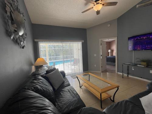 3 Bedroom Villa with Poolside Cinema and Games Room Close to theme Parks sleeps 6 plus 2 - main image