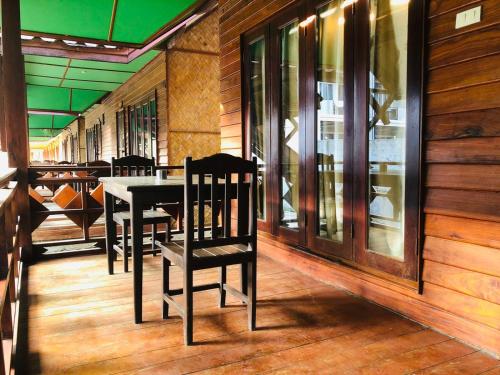 バルコニー/テラス, ［バン フォーディンデン］ヴィラ（1257m²）｜ 11ベッドルーム／11バスルーム (Bungalows Le Jardin Organique ) in ヴァンヴィエン