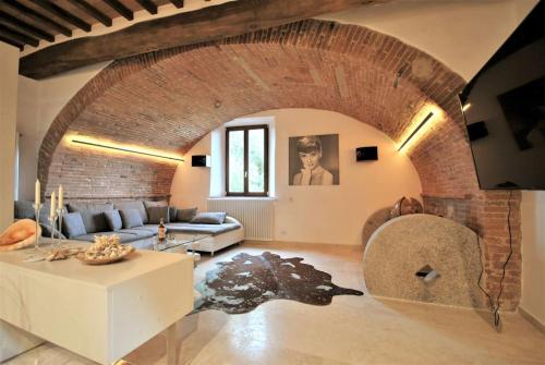  Il Frantoio - Charming Loft in the old town in 53030 Radicondoli