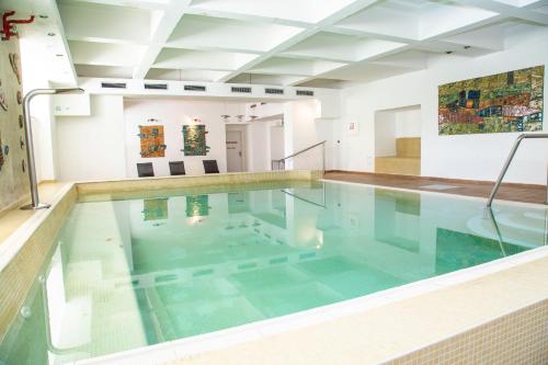 Wellness Hotel Central - 수영장