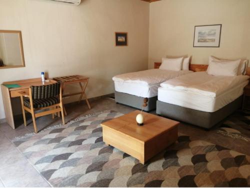 Luxury Twin Room image 4