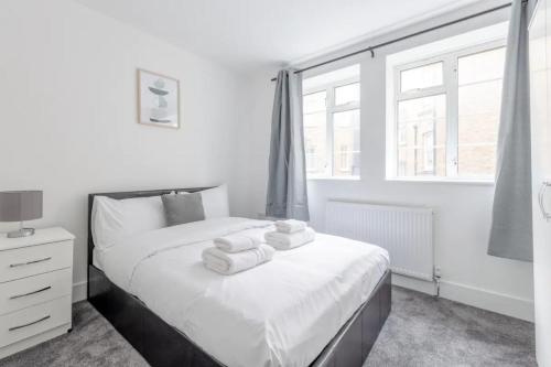 Spacious and Central 4 Bedroom Flat - West Kensington