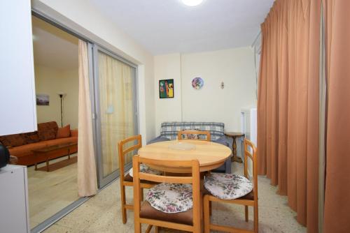 One-Bedroom Apartment image 6