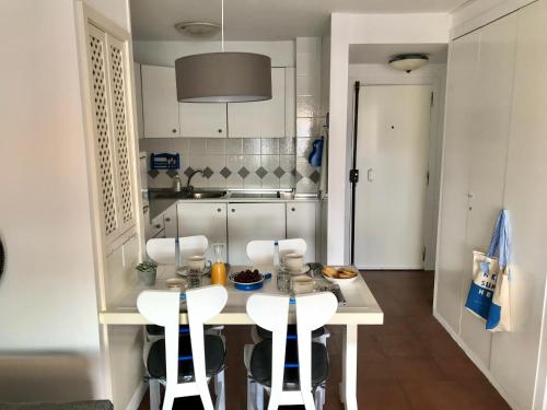 Bếp, Superbe appartement en résidence avec piscine. (Superbe appartement en residence avec piscine.) in Roses