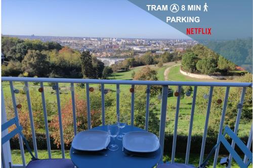 Le panoramique - Parking, Tram A, Netflix