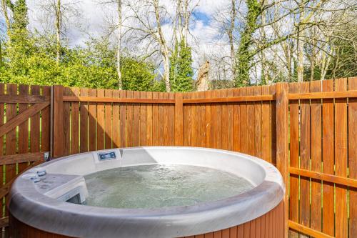 Birch Lodge 20 with Hot Tub