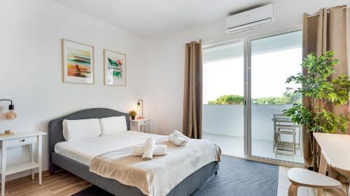 Terraços do Mar Apartment W/ Pool by LovelyStay 4