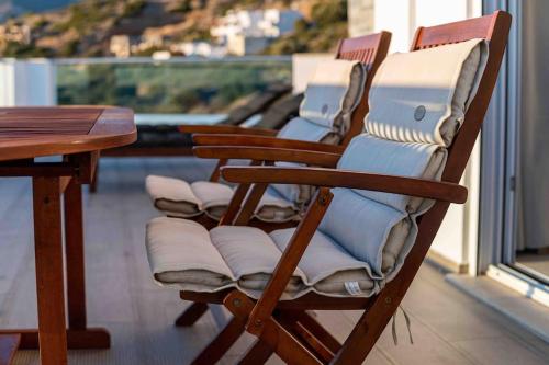 SUNNY HOUSE IN MAKRY GIALOS in Makris Gialos