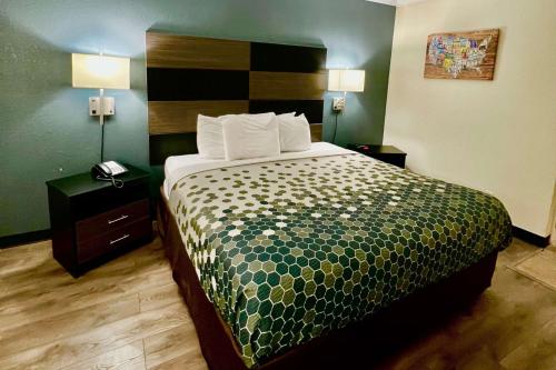 Econo Lodge Inn & Suites Downtown San Antonio Riverwalk Area