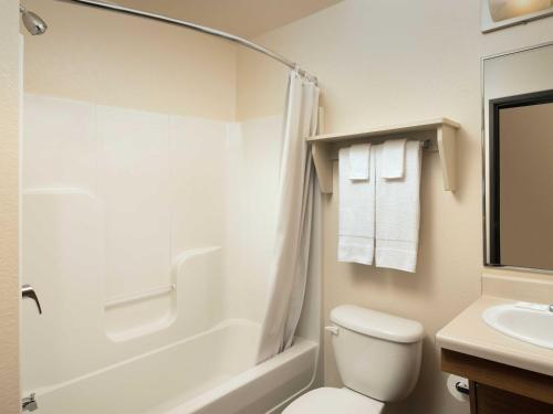 WoodSpring Suites Council Bluffs - image 19
