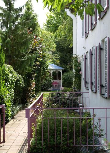 Villa Waldperlach by Blattl