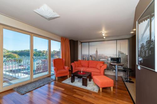 Panoramic city centre apartment by Polo Apartments, Kowno