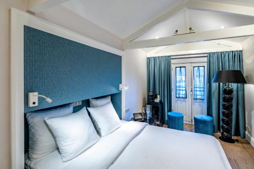 Double Room image 10