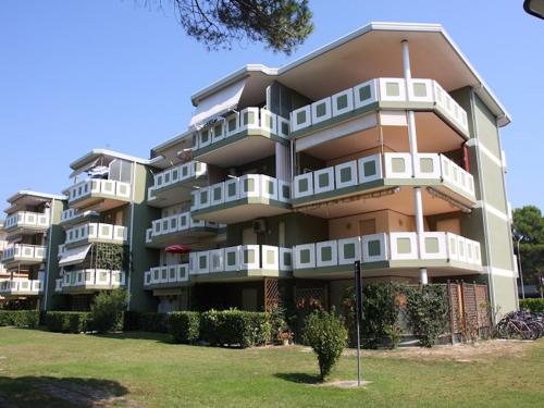  Family flat in a residence with 3 pools-Beahost in Bibione