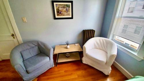 Near Train Station Gorgeous 3-Bedroom Apartment with Patios in Boston, USA