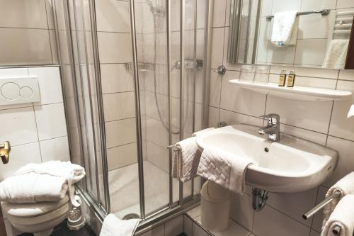 Bathroom, Gastehaus Roll - Wohnung 2 in Norderney