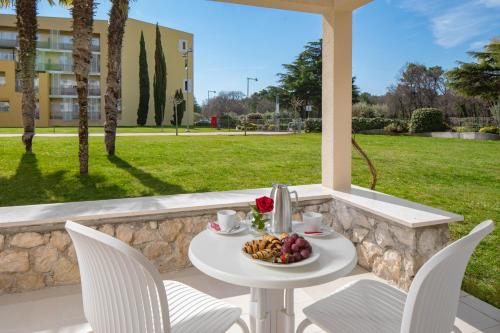 Superior Family room with Balcony - Poolside