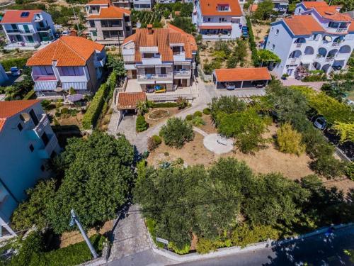 Studio apartment in Dugi Rat with sea view balcony air conditioning WiFi 5132-3 - image 2