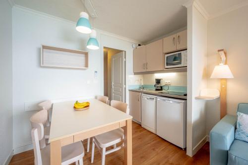 Résidence Pierre & Vacances Cannes Verrerie Room Type - Studio with Sleeping Alcove, Air conditioning and Terrace or Balcony (4 People) - Sea View