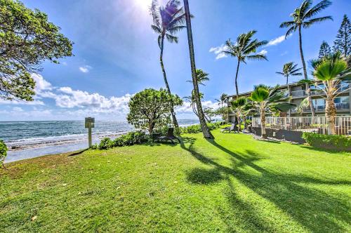 Waipouli Beachfront Condo with Balcony and Ocean Views in Kapaa
