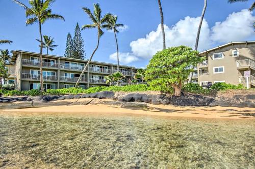 Waipouli Beachfront Condo with Balcony and Ocean Views in Kapaa